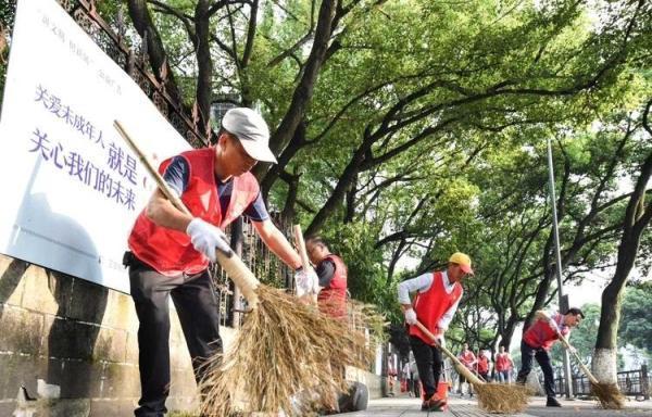 银装素裹，枫叶如火——霜降诗意（秋天的尾声）